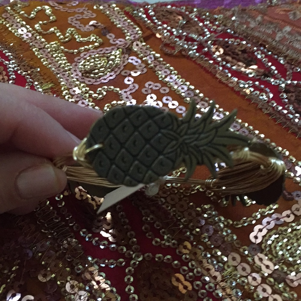 🍍Gold tone wire wrapped Pineapple bangle bracelet - Picture 5 of 8
